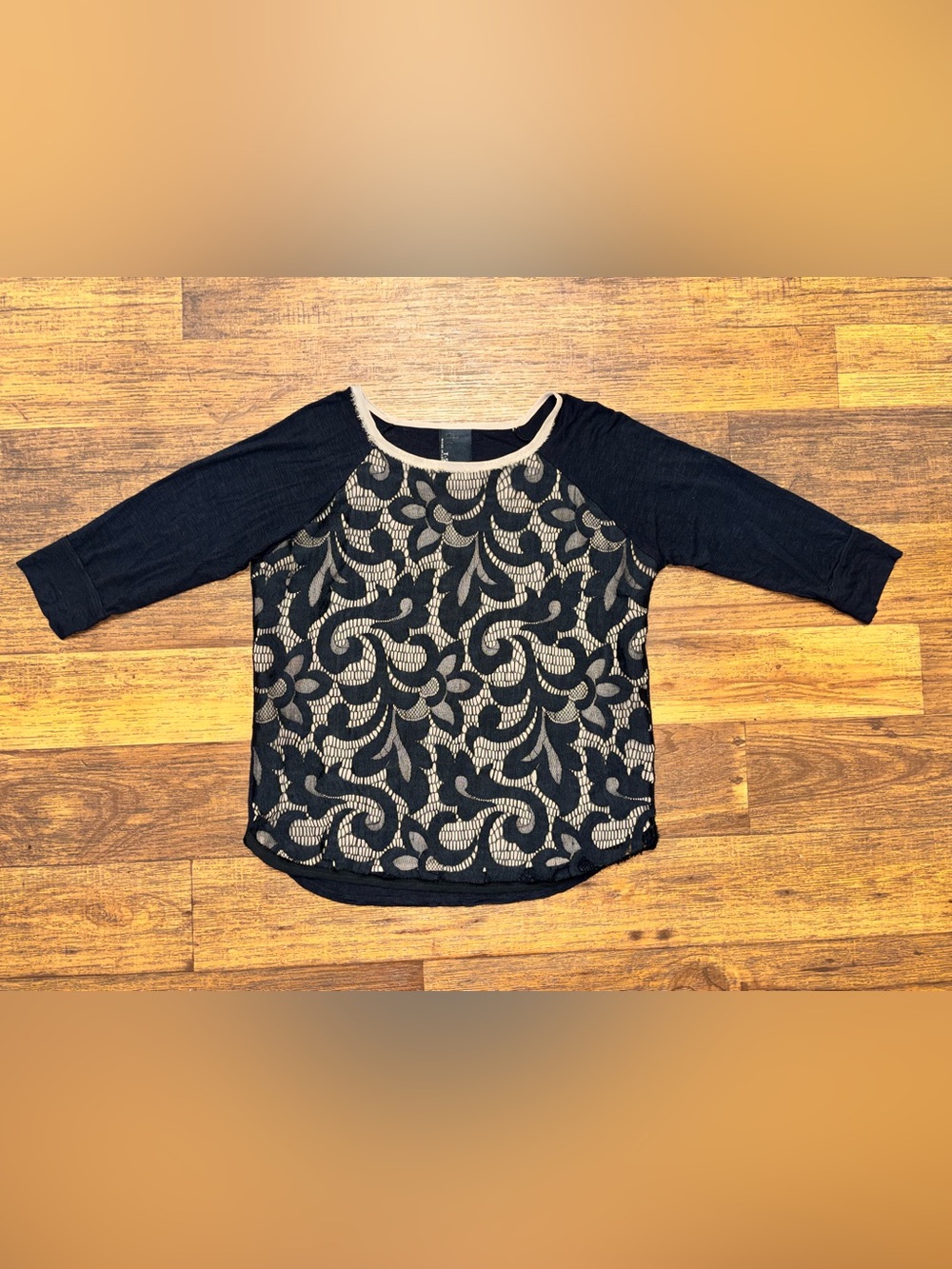 Women’s black and nude Lace-Overlay Raglan Top